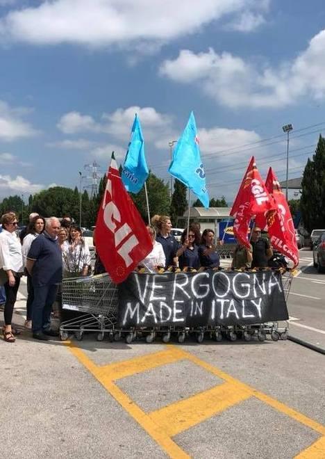 Mercatone chiuso ma c’è chi aspetta i mobili già pagati 
