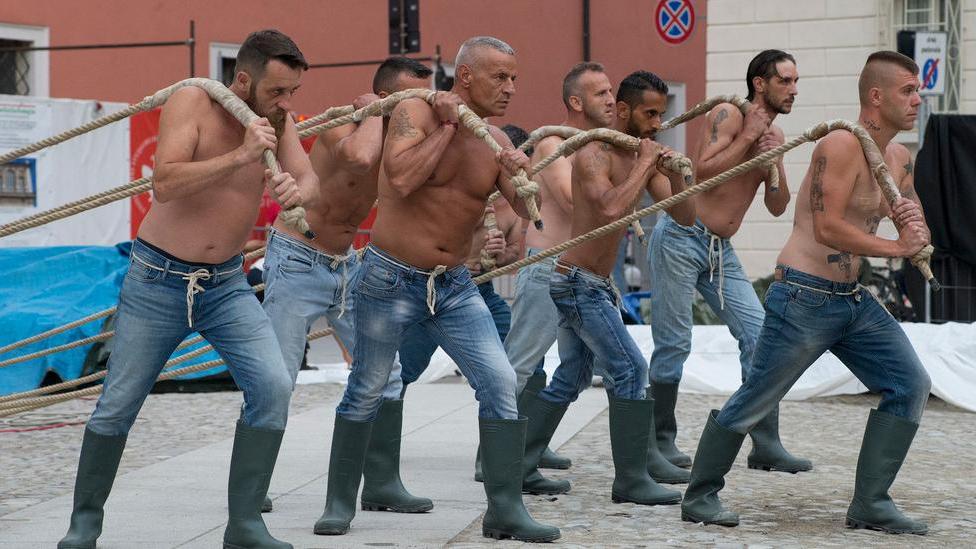Modena, il Teatro dei Venti porta Moby Dick in piazza Roma