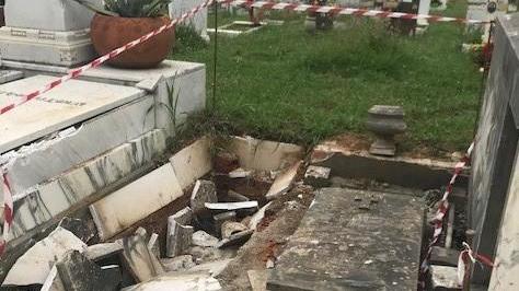 Ladri in azione al cimitero rubati due leoni di marmo