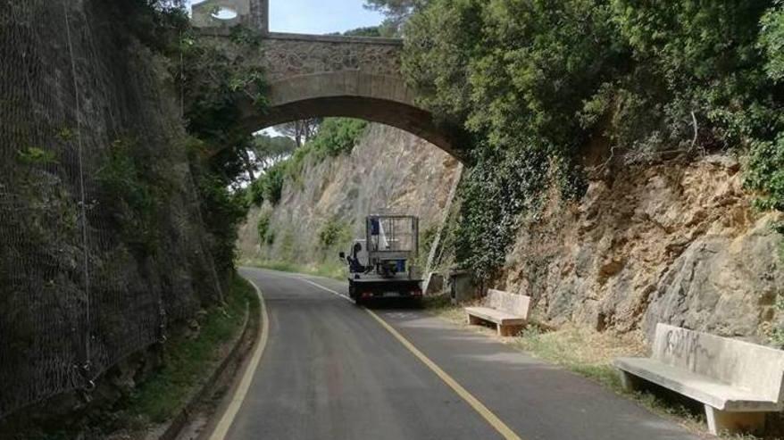 Nuovi lampioni a led danno luce alla bretella