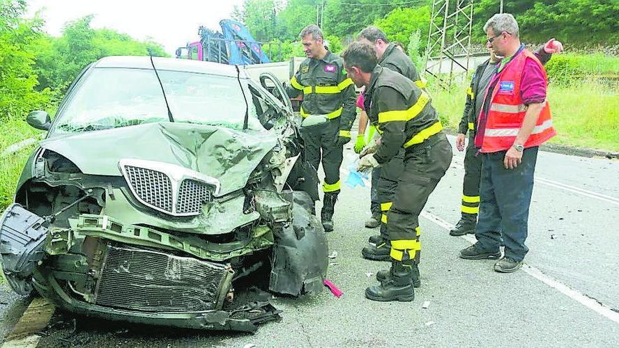 Grave un uomo di 34 anni dopo un doppio scontro