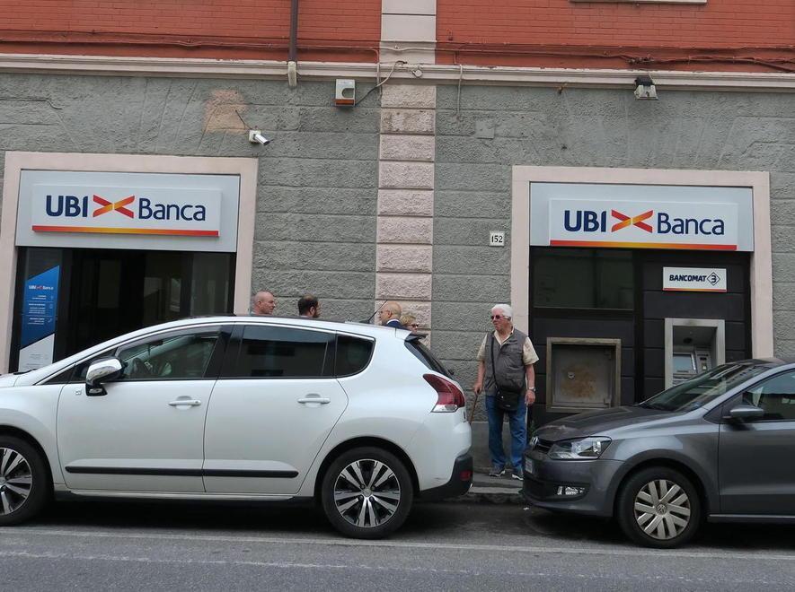 Colpo all'Ardenza, il rapinatore al direttore di banca: «Non fare scherzi, ti faccio male» 