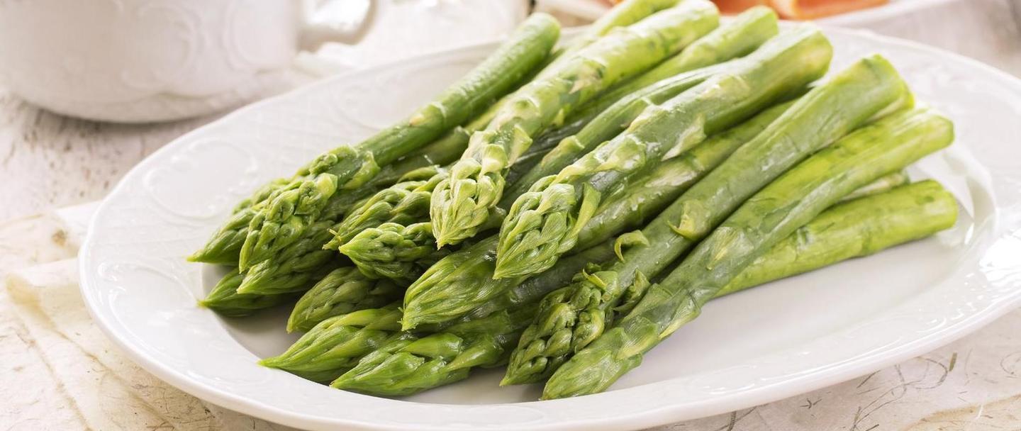 Con cardi e asparagi una cucina da sogno 