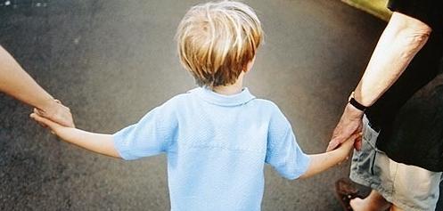 Bimbo conteso, la mamma: «Non sarà mai più felice» 