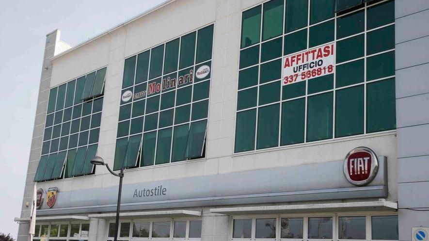 Colpo all’Autostile, spariti veicoli dei clienti