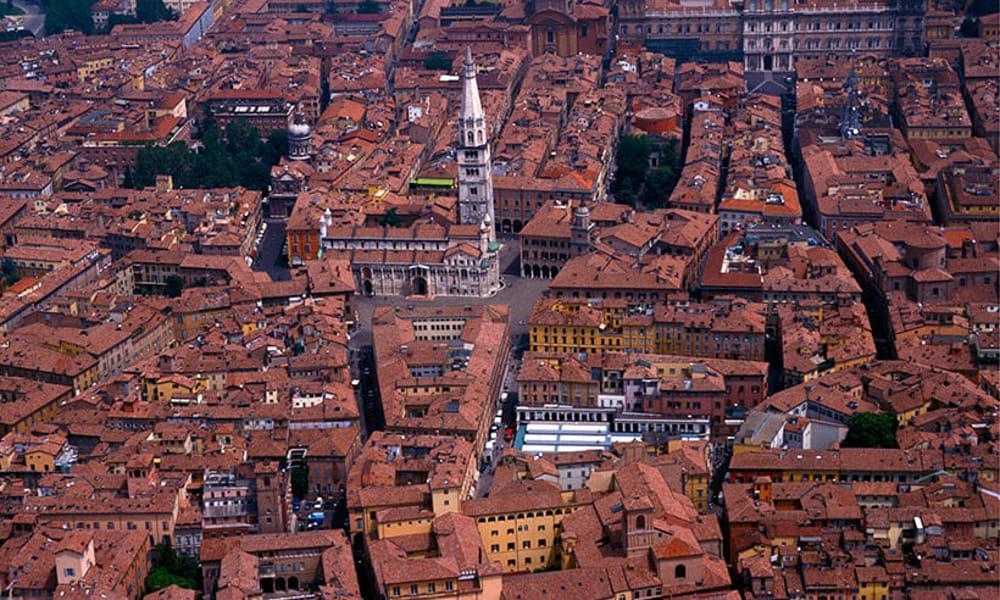 Modena «Minacce ai negozianti in centro, non è tollerabile» 