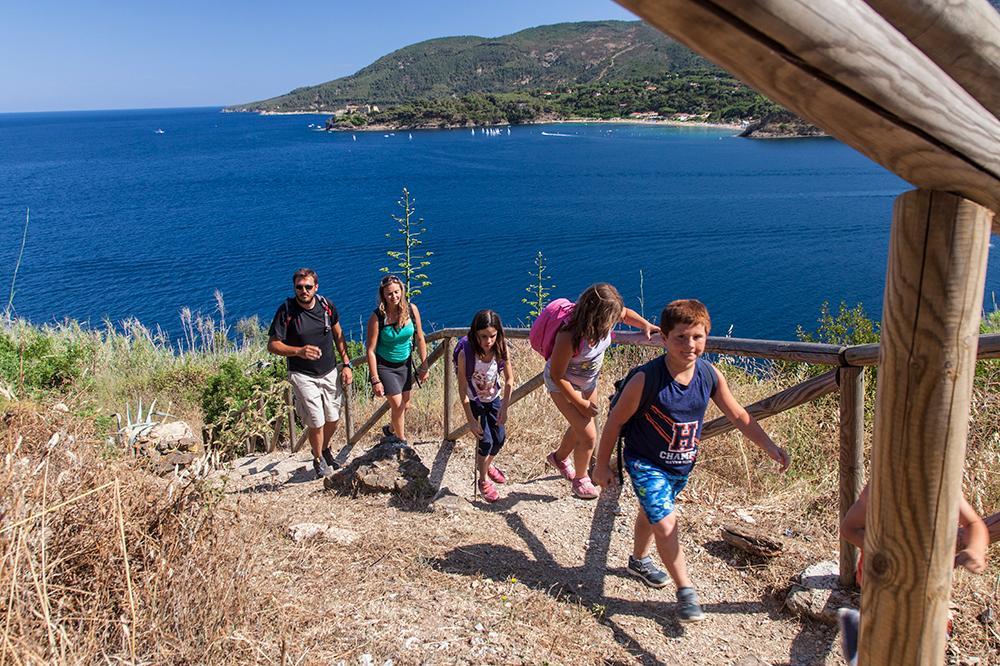 Zie e nonni in vacanza con i nipoti: ecco come regalarsi un’esperienza indimenticabile 