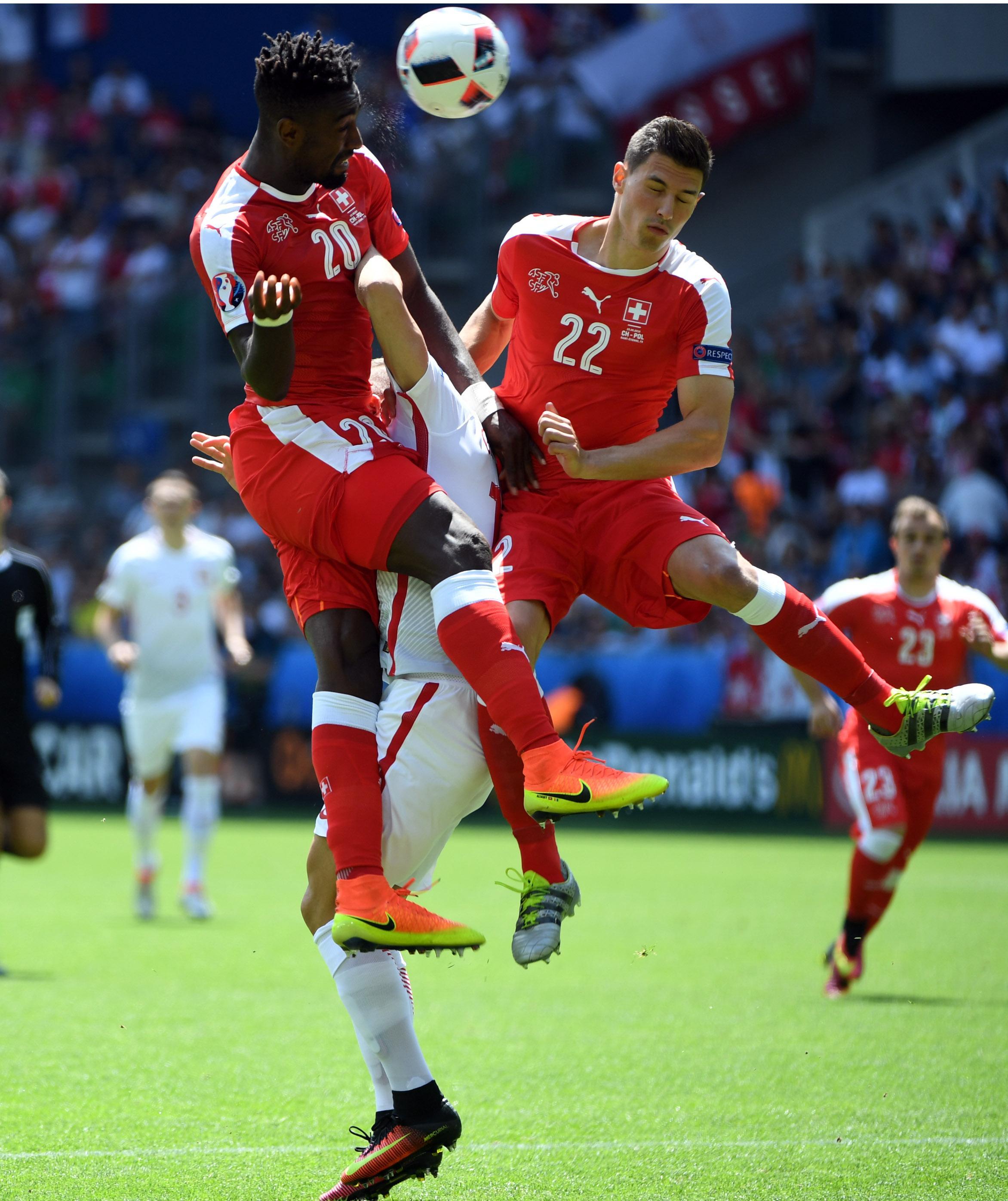 Piace l'ivoriano naturalizzato svizzero Djourou