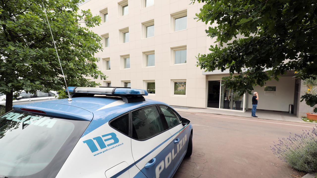 Trovato morto nella camera d'albergo