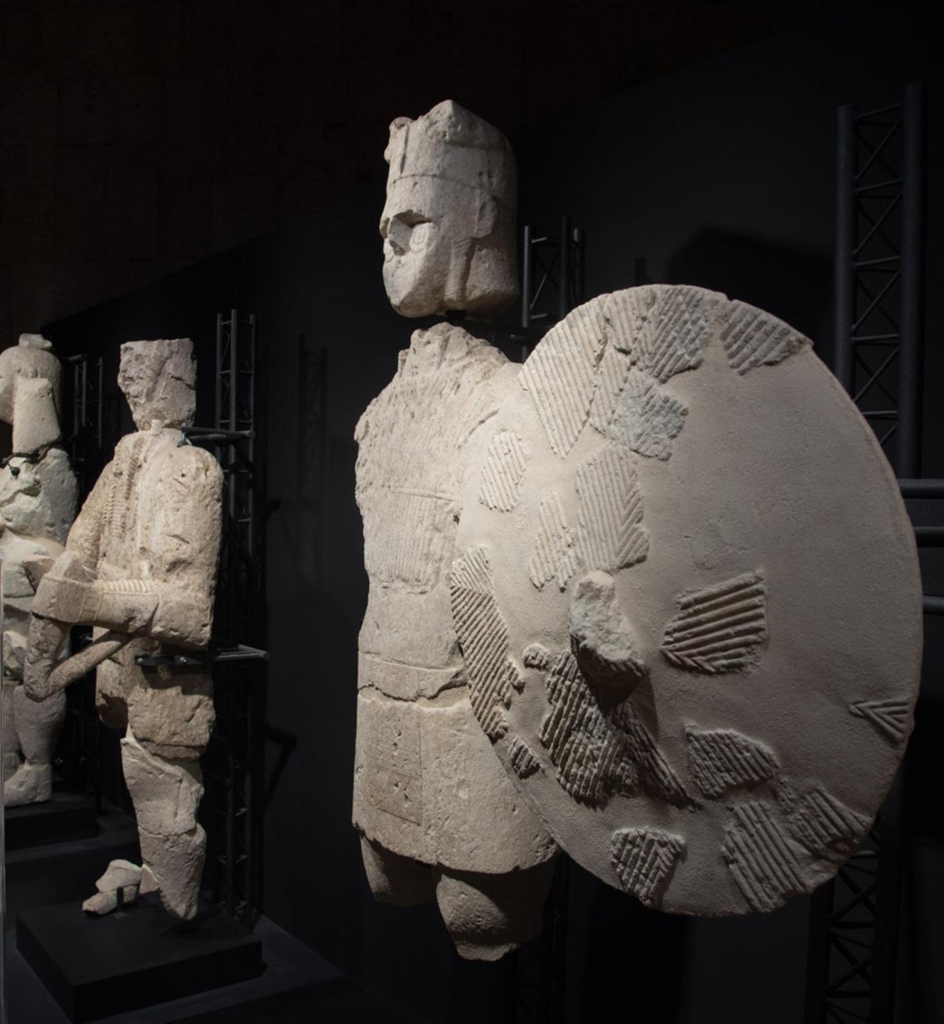 Mont’e Prama, contrordine non più giganti: sono eroi 