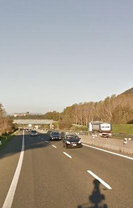 Fugge dai carabinieri a piedi sull’A11 