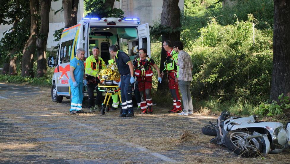 Schianto frontale sulla Sarzanese Grave un 22enne di Bozzano 