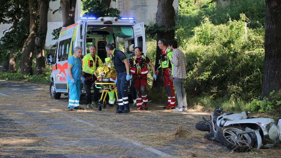 Schianto frontale sulla Sarzanese Grave un 22enne di Bozzano