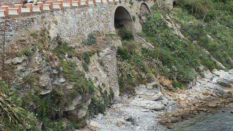 Piazza Bovio, via ai lavori per riaprire la spiaggia