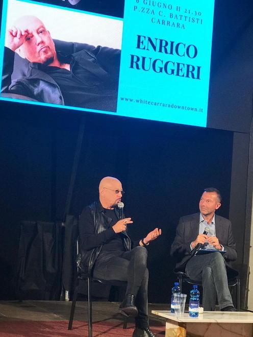 Un bagno di folla per Enrico Ruggeri 