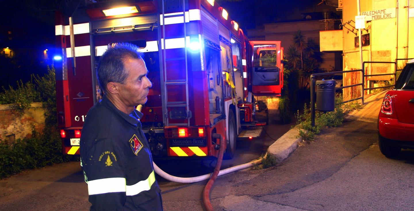 Fuoco nel circolo Le Iene evacuate cinque famiglie 