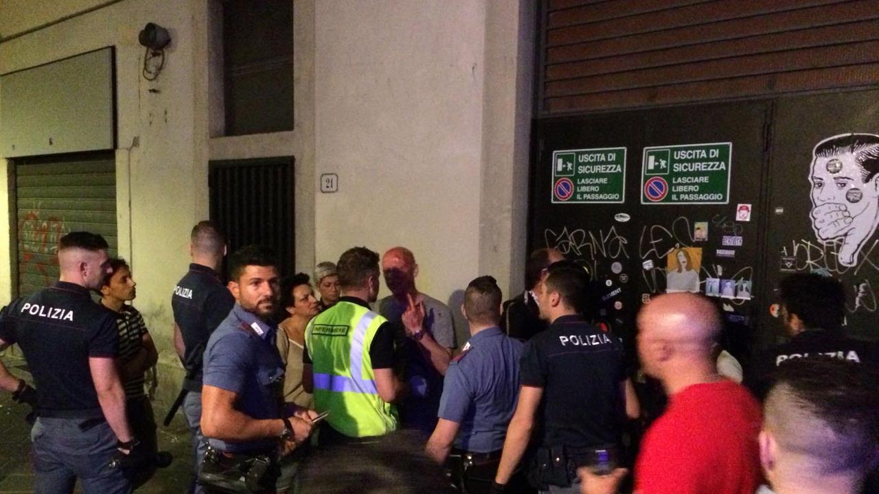 L'intervento delle forze dell'ordine dopo la lite (foto Batavia)
