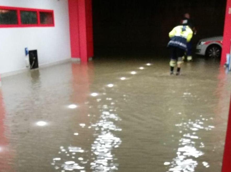 Mirandola, pronto soccorso va sott’acqua Sacchi di sabbia e Platis denuncia 