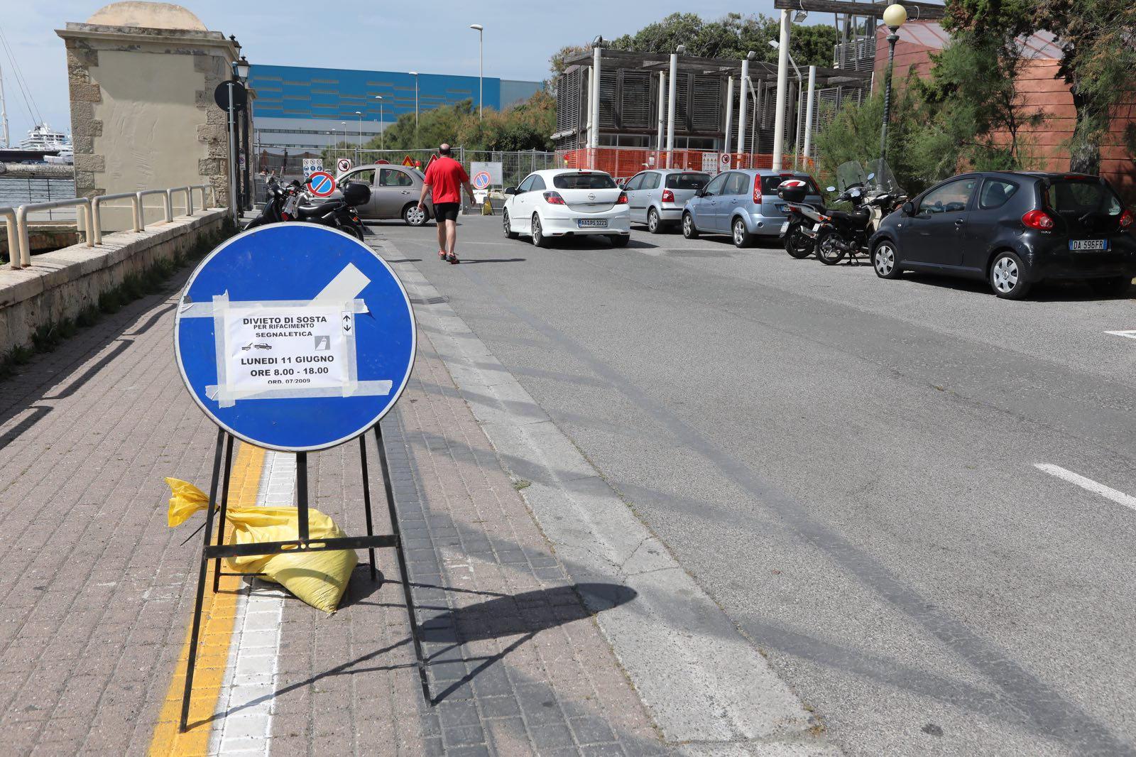 Stalli blu anche sul controviale: pagheranno anche i residenti   