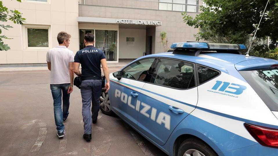 Trovato morto nella camera d’albergo