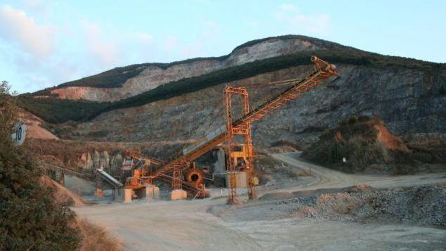 Operai senza stipendio da mesi Sciopero a Edilcave e Tramoter 
