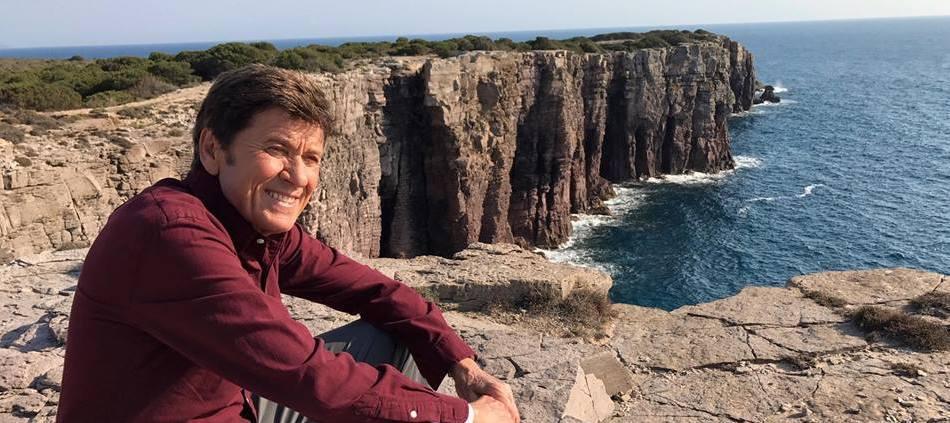 Il viaggio di Gianni Morandi: il set dell'Isola di Pietro è diventato un'attrazione 