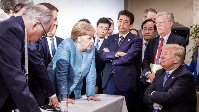 Merkel vs Trump, la foto simbolo G7