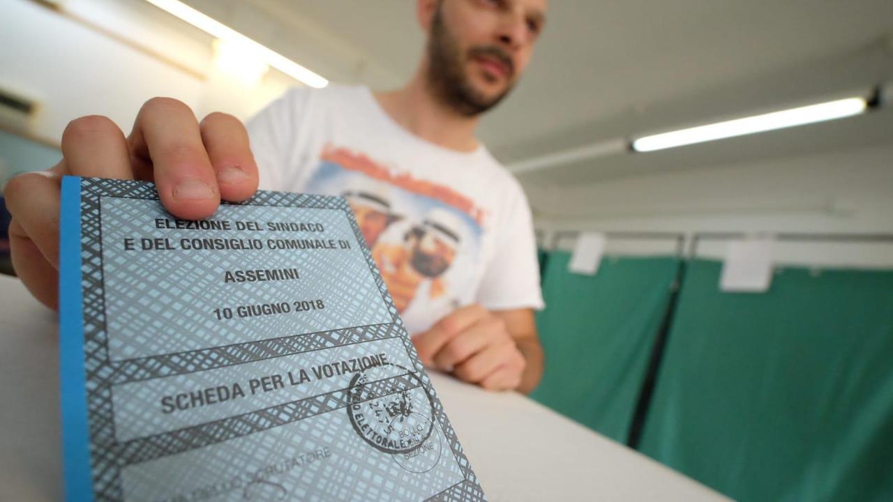 Votazioni comunali ad Assemini (foto Mario Rosas)