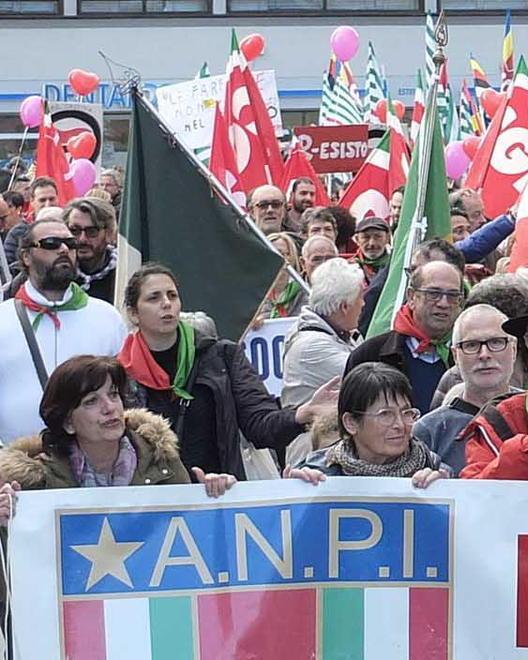 «Diciamo tutti insieme no a via Almirante»
