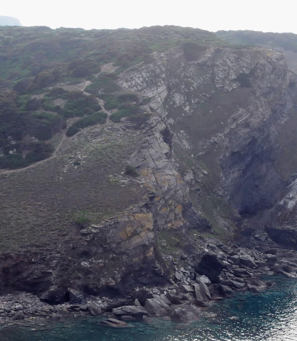 Giallo, il mare riporta cadavere di una donna a Lampianu