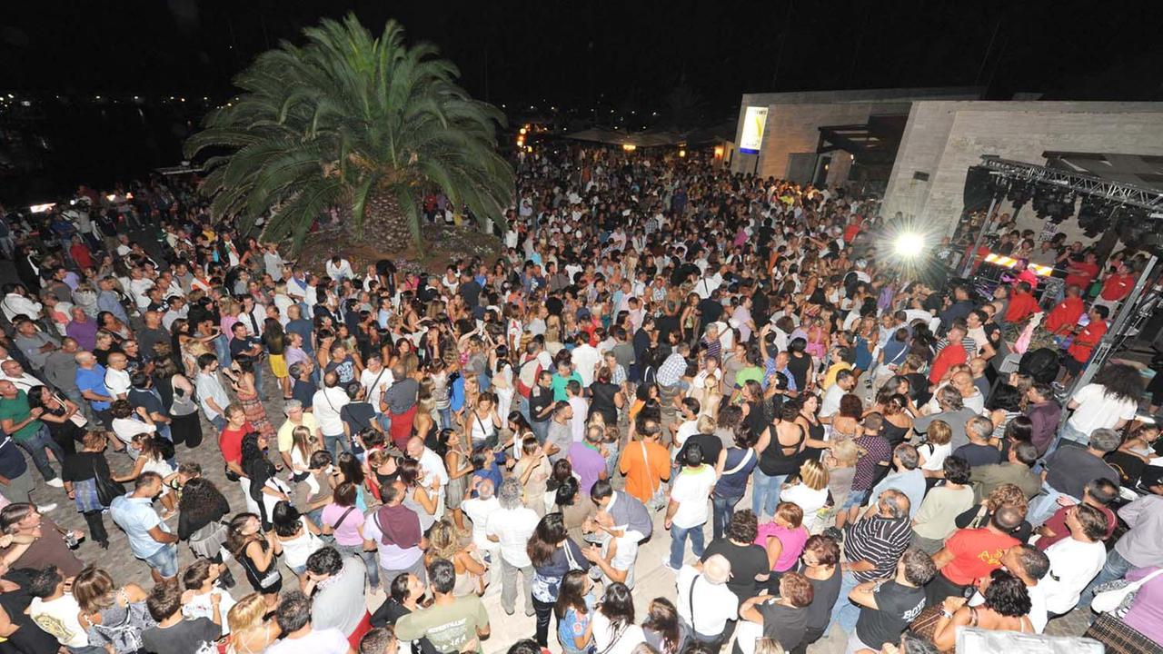 Hottanta 2011, migliaia a Salivoli (foto Paolo Barlettani)