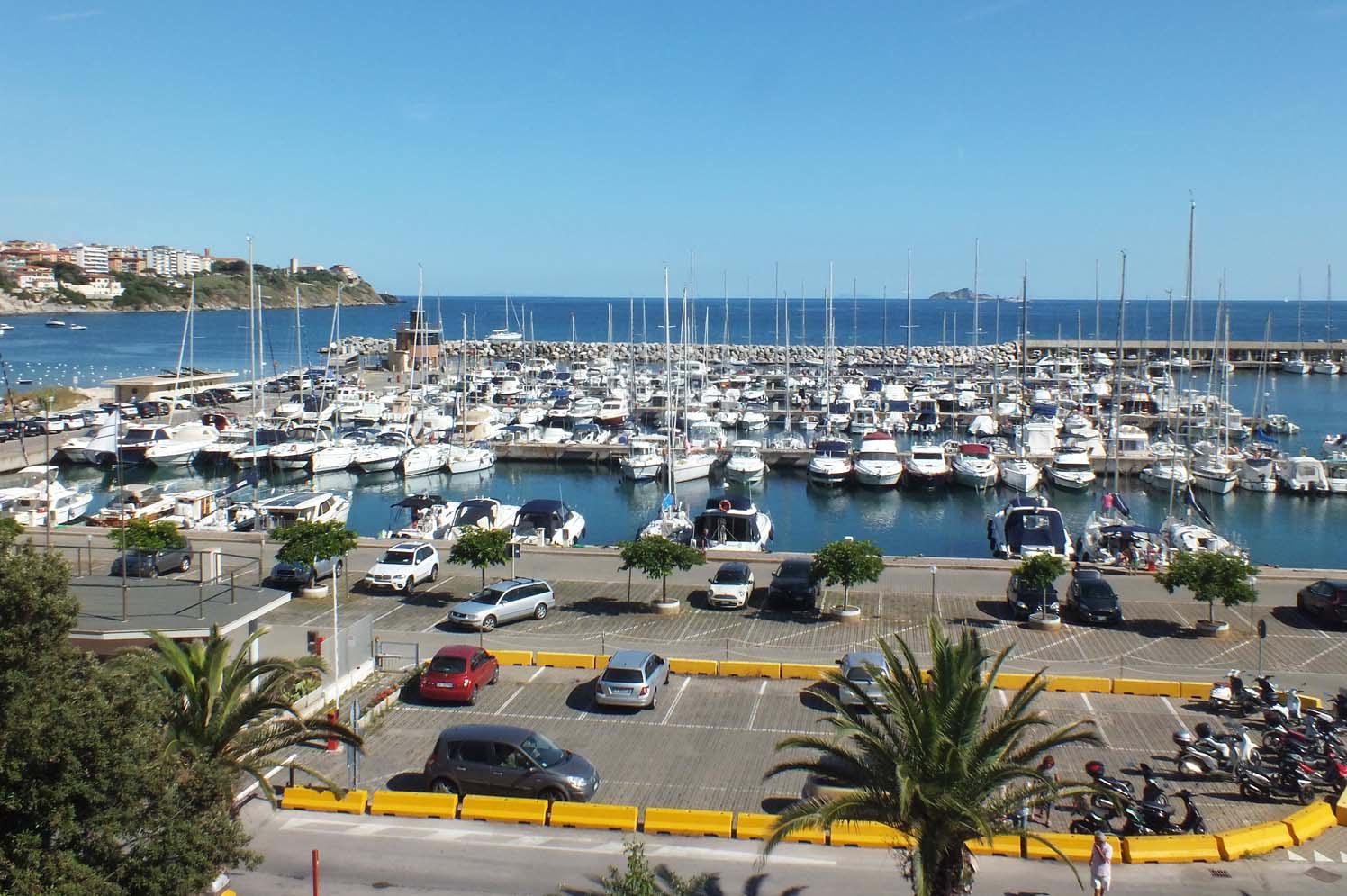 Un'immagine della Marina di Salivoli,  porto che punta all'ampliamento  (foto Paolo Barlettani)