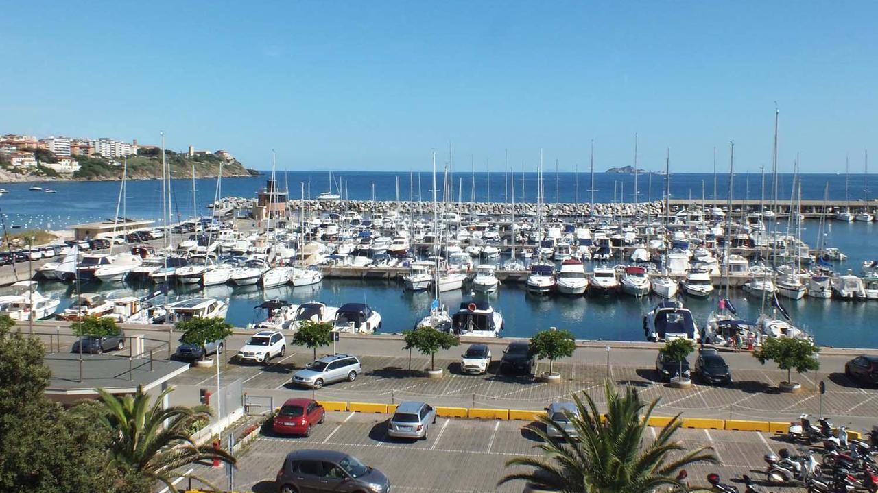 Un'immagine della Marina di Salivoli, porto che punta all'ampliamento (foto Paolo Barlettani)