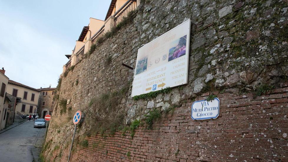 Via libera al bando per i lavori alle mura di Montecatini Alto
