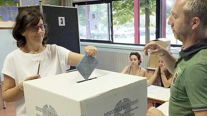Propaganda anche di fronte ai seggi