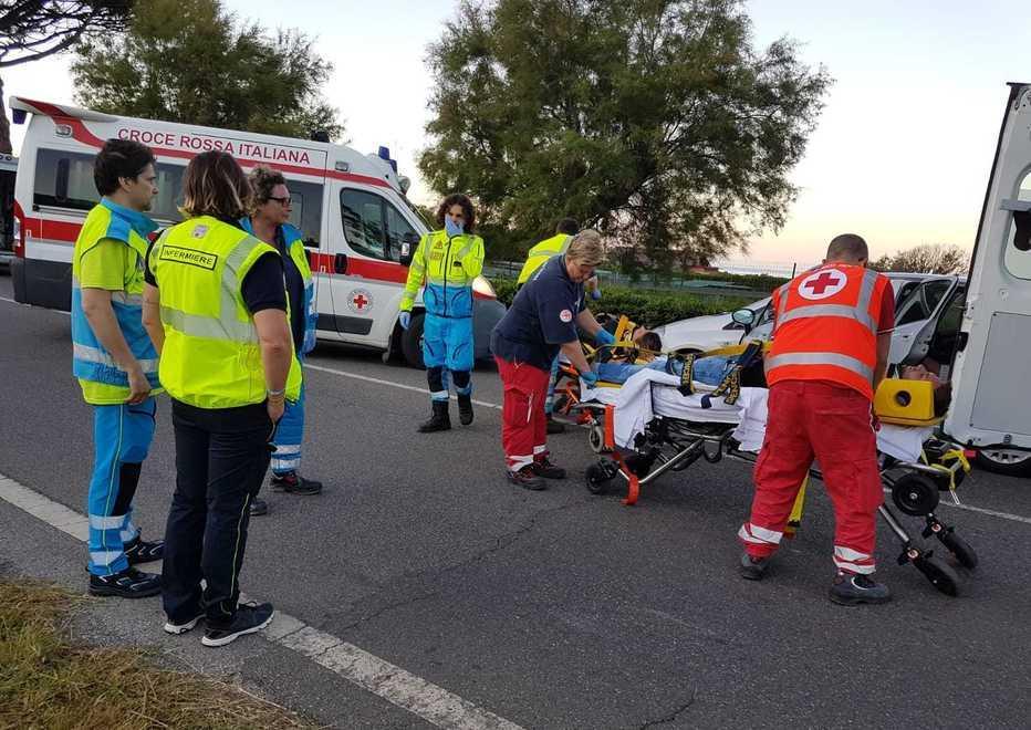 Scontro all’alba, in 5 all’ospedale 