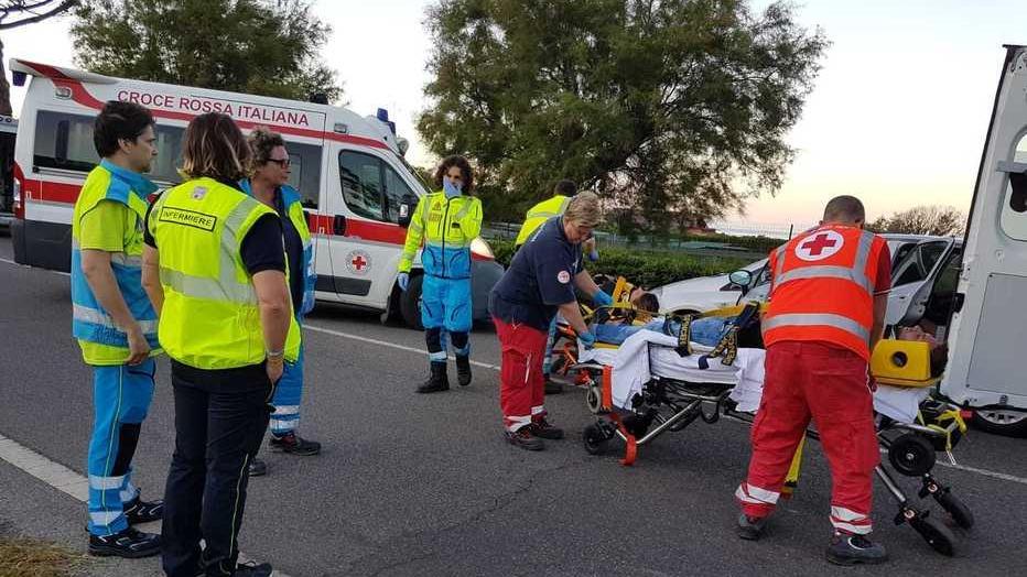 Scontro all’alba, in 5 all’ospedale
