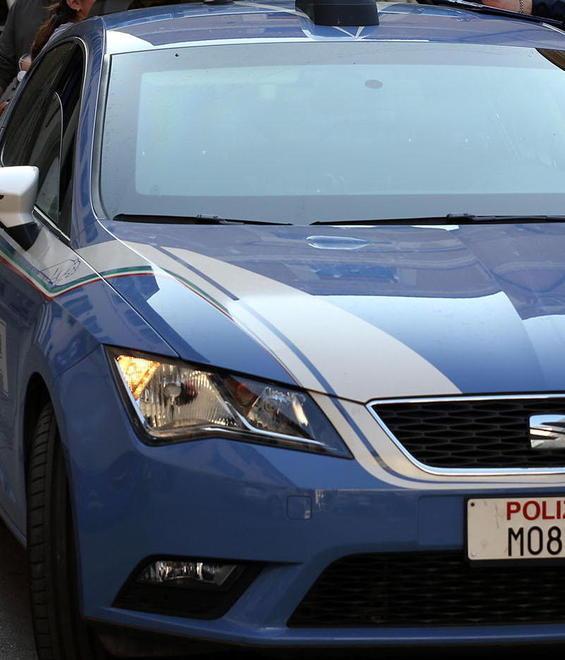 Rubano un autoarticolato, folle fuga in autostrada