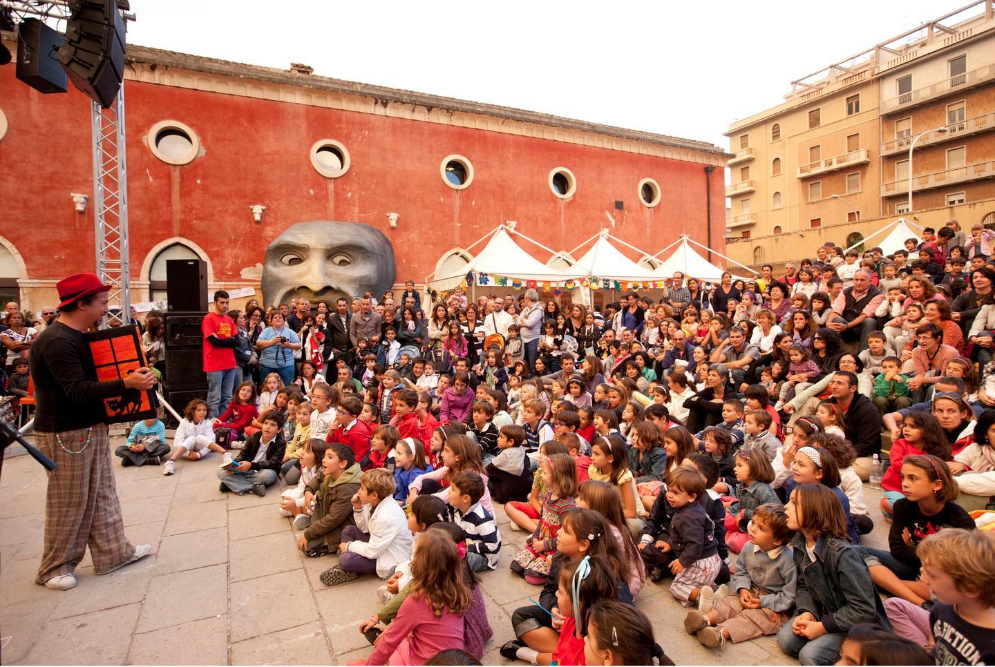 Tuttestorie cerca sostegno, crowdfunding anche online 