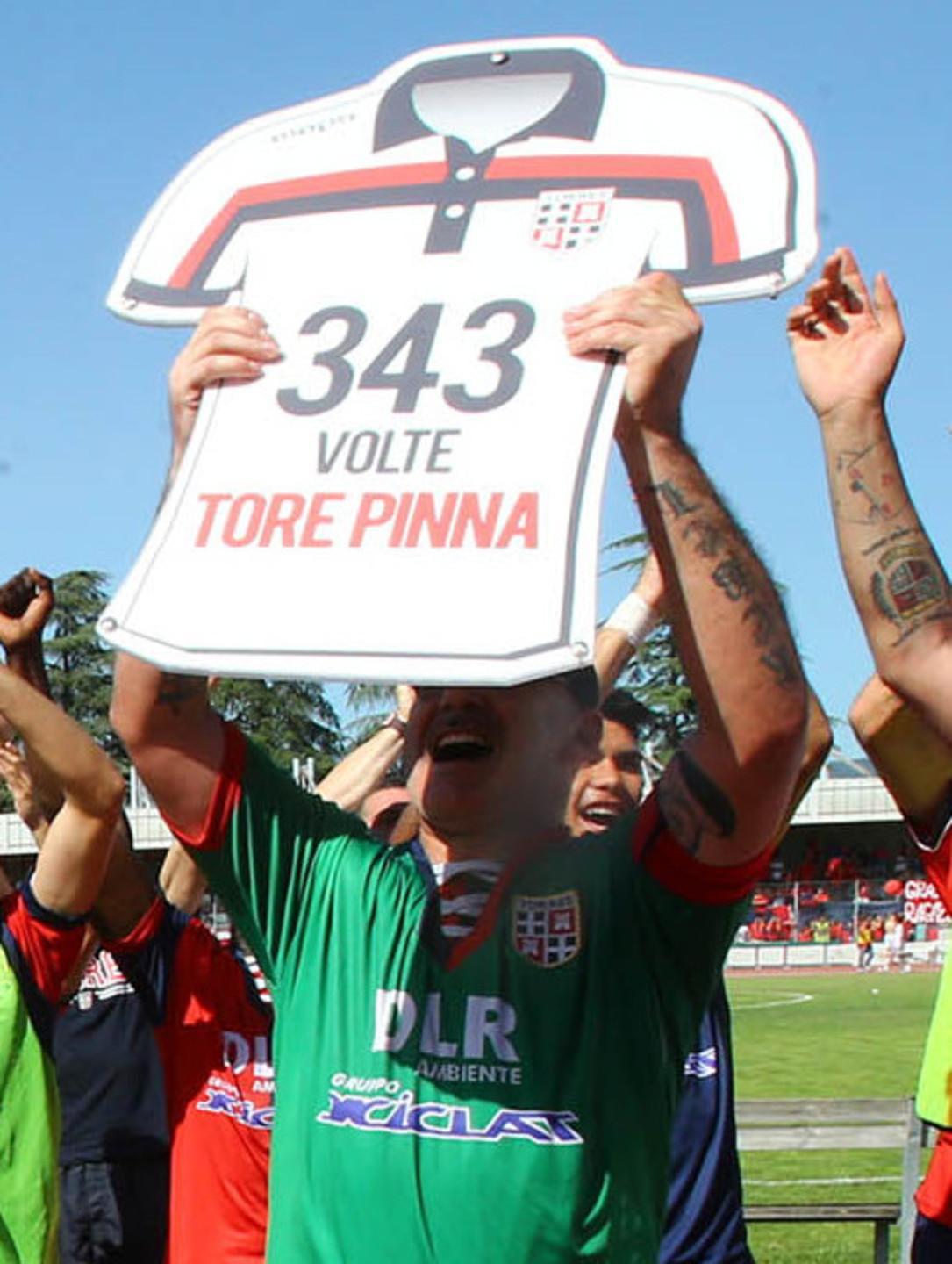 Mister 343 presenze piange di gioia
