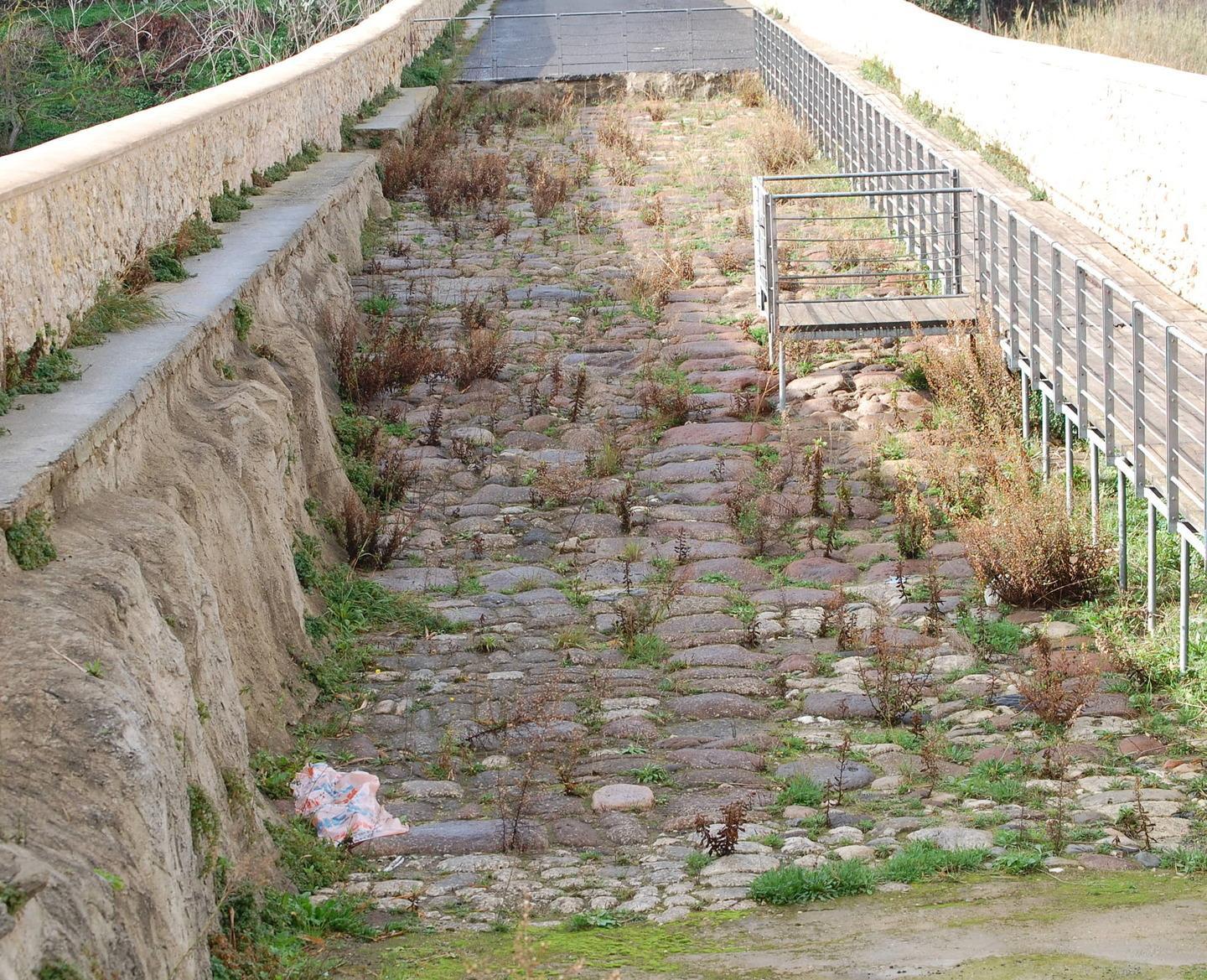 Ponte Romano, slalom tra erba e buche 