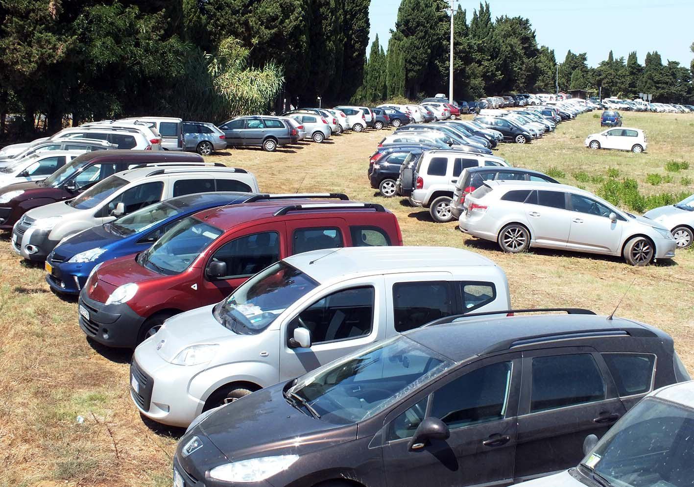 Parcheggi al mare: se lasciare l’auto costa più dell’ombrellone 