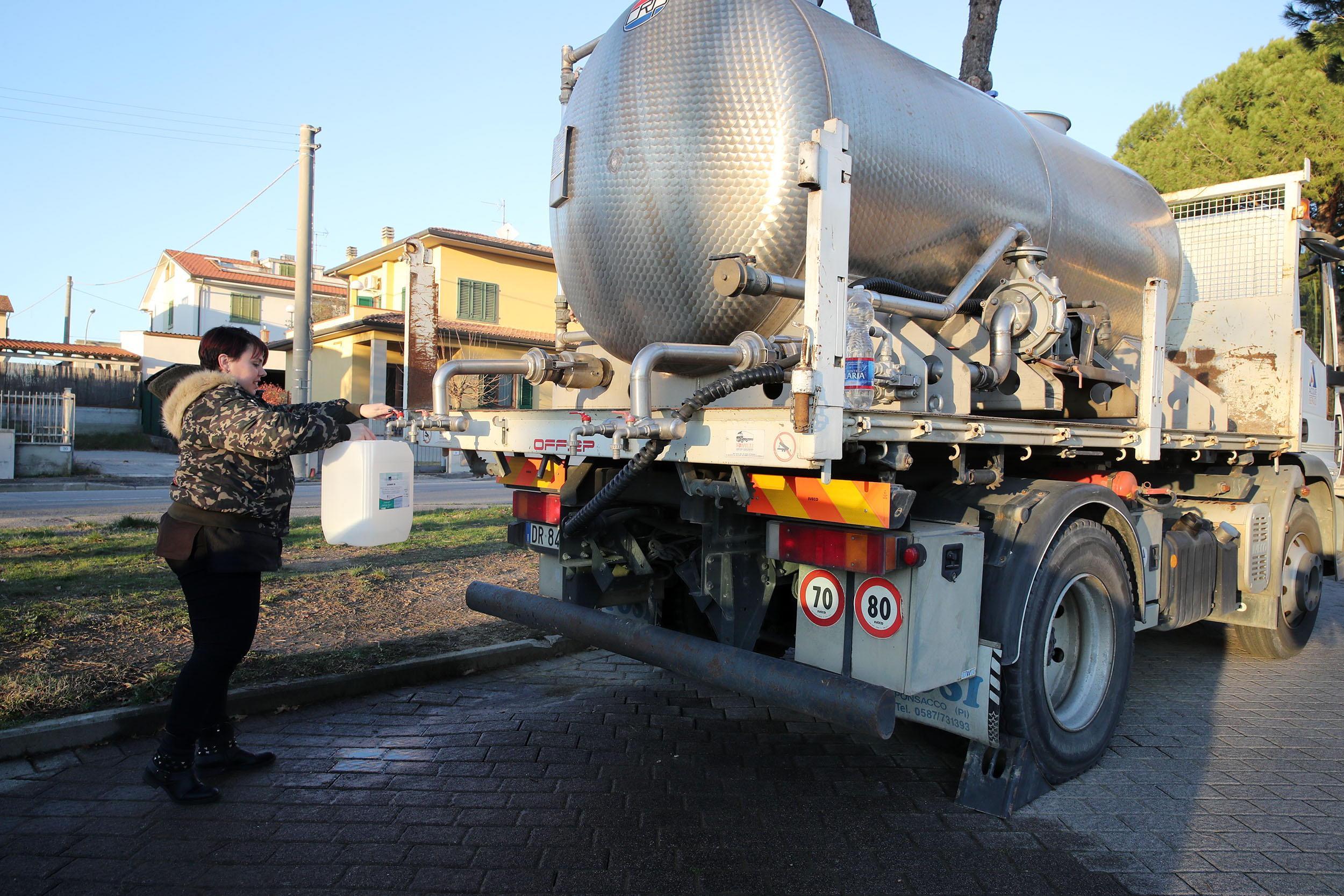 Una autobotte (foto di repertorio)