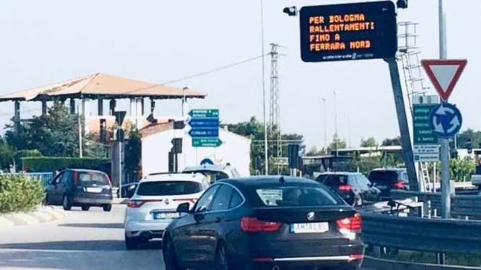 Chiude il ponte, pendolari subito in coda