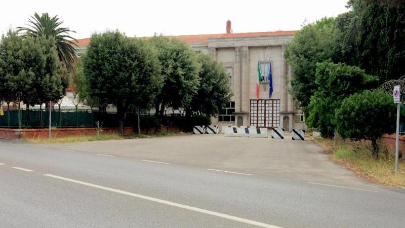 La sede del 187° reggimento Folgore alla caserma di via dell'Ardenza a Livorno