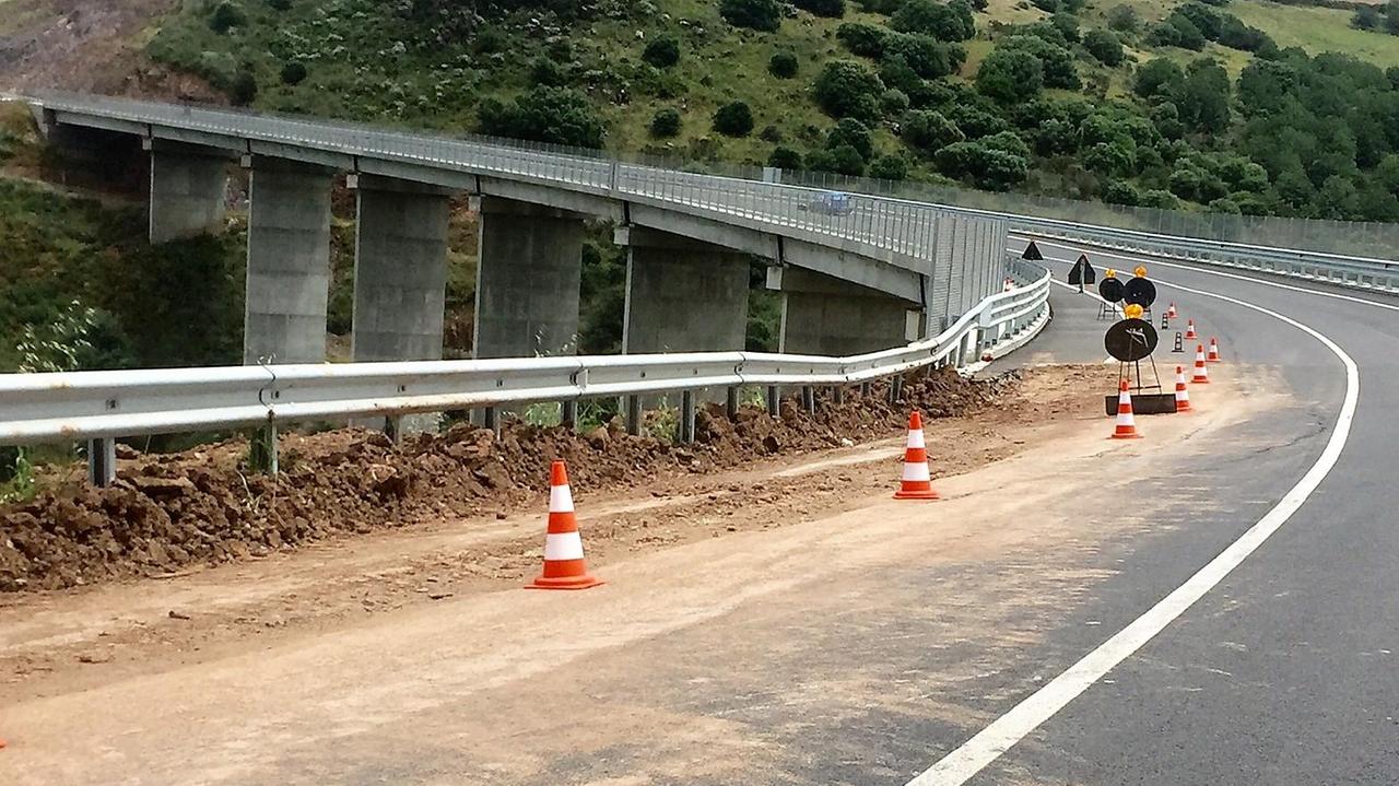 Il viadotto collassato sulla Sassari Nulvi
