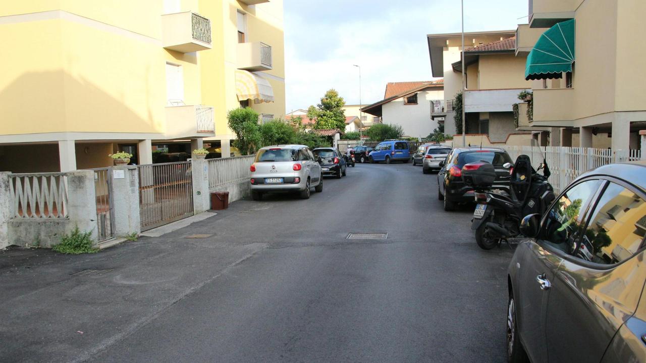 Il punto dove la donna è caduta dalla bici