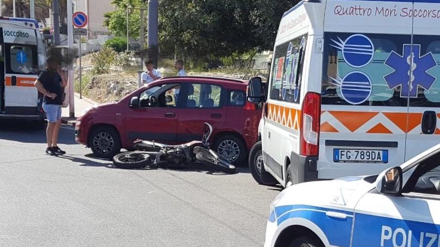 Cagliari, cadono con lo scooter: due giovanissimi feriti