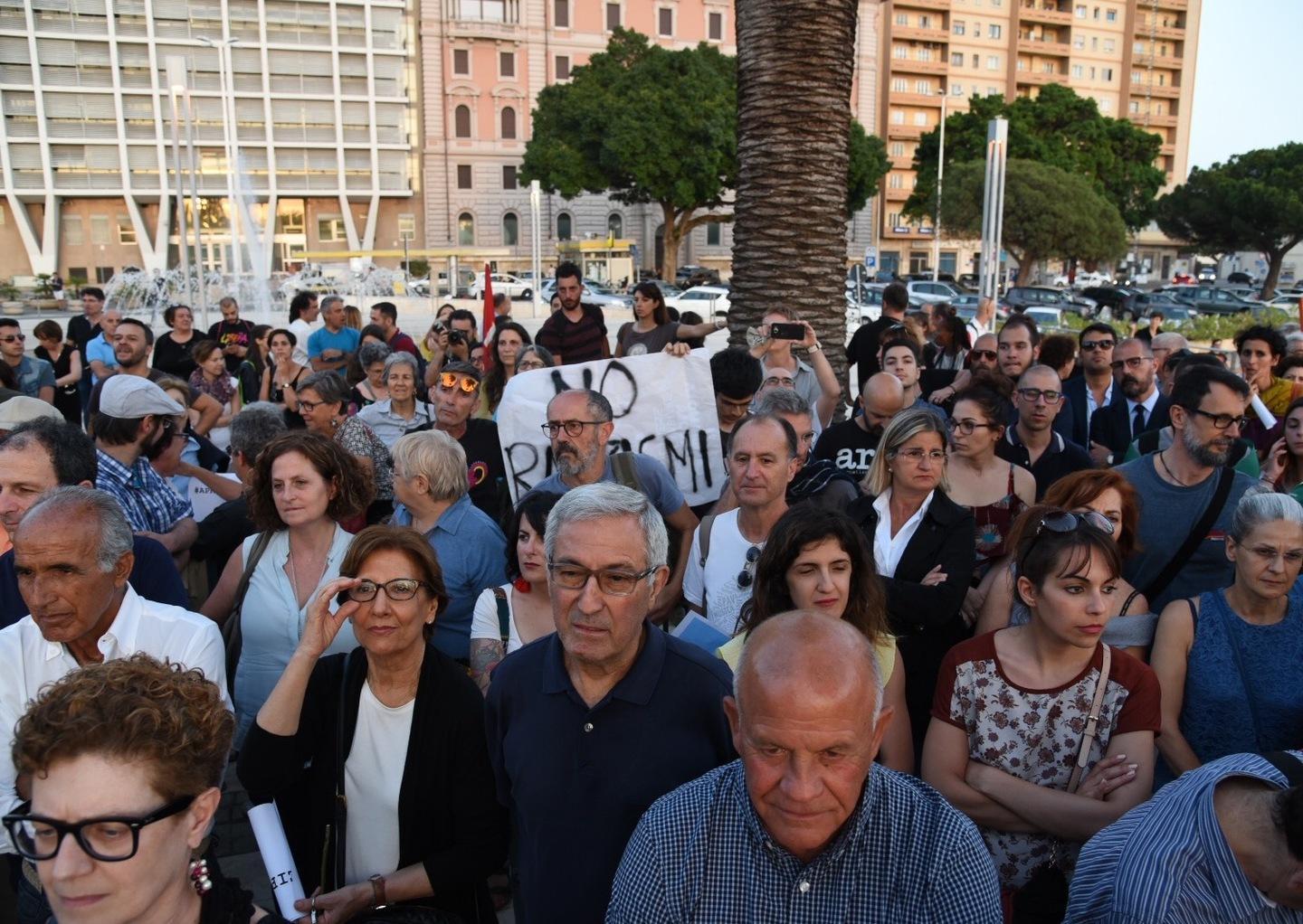 Il popolo dell’accoglienza si ribella: aprite i porti 