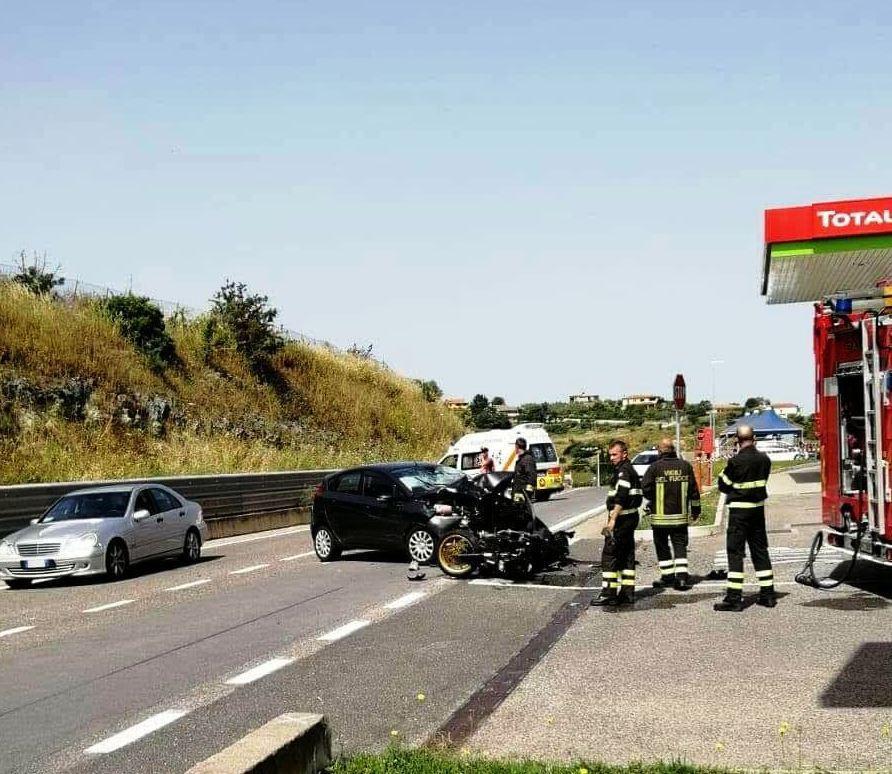 Schianto con la Kawasaki la prognosi resta riservata 